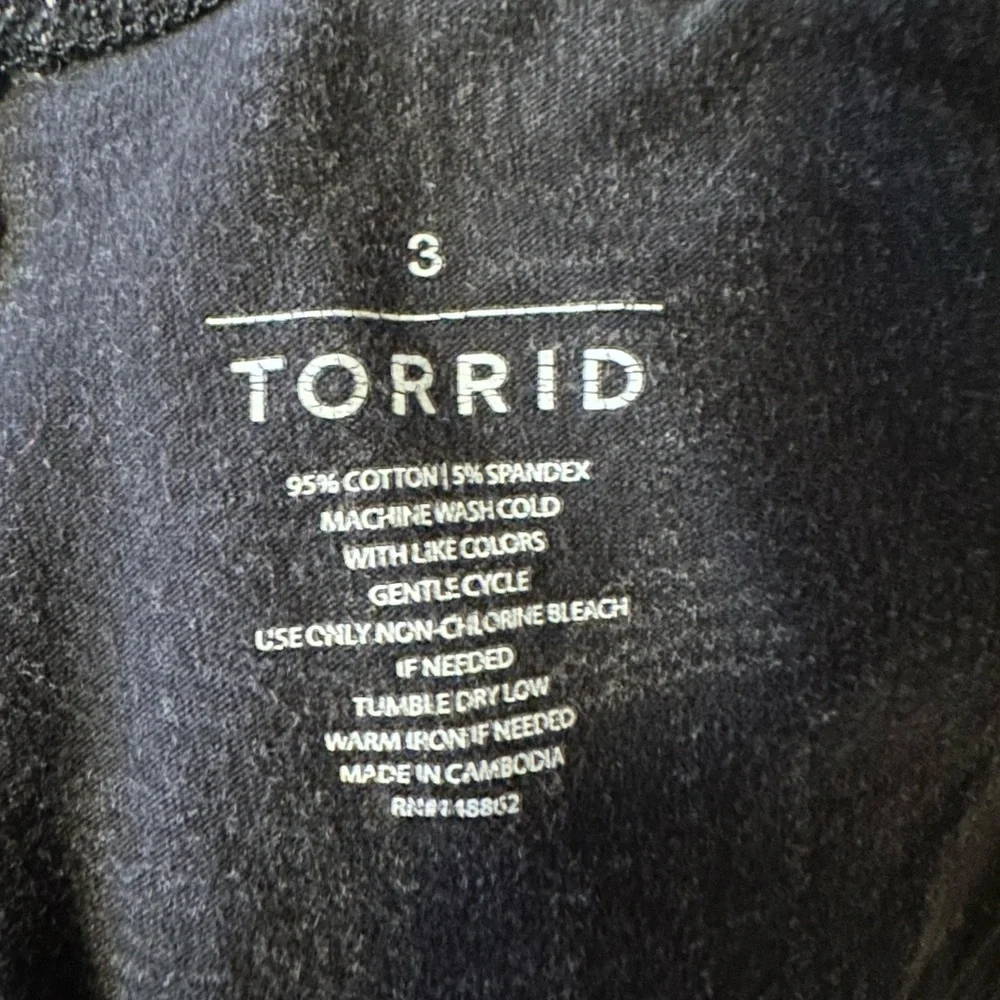 Torrid Black and Cream Patterned Leggings - Picture 7 of 7